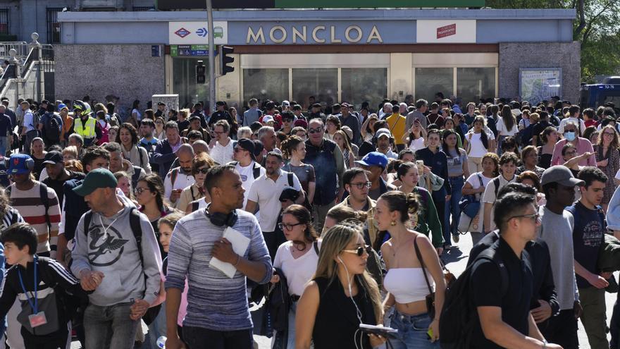 La población española crece en 105.488 personas y llega al nuevo máximo de 49,4 millones
