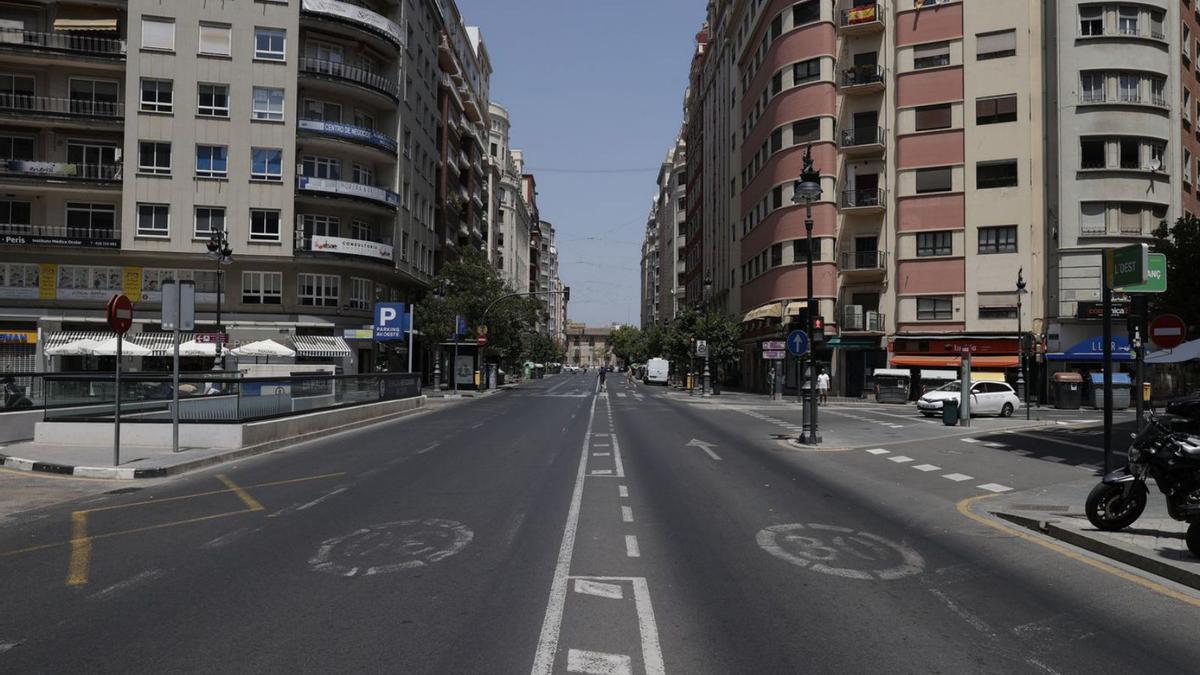 Avenida del Oeste, en la 
ciudad de València,
 ayer.  M.Bruque/EFE