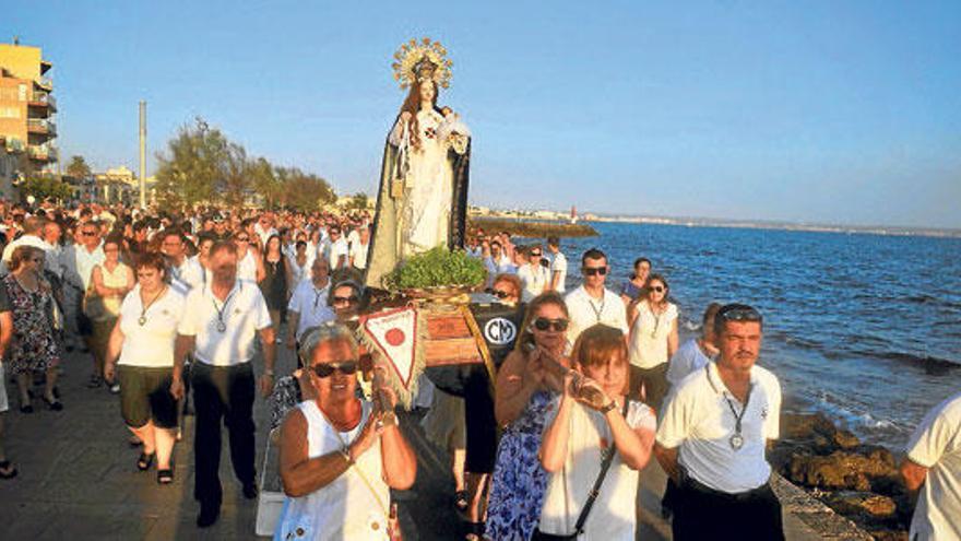 La procesión celebrada el año pasado por el paseo del Molinar.