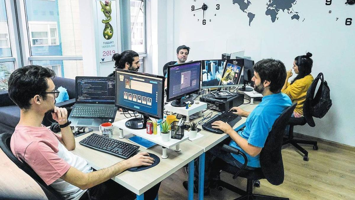 Equipo del estudio de videojuegos Rising Pixel, empresa instalada en la ZEC.