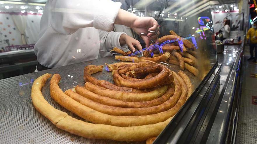 Nadie se resiste a un buen chocolate con churros o porras en la Churrería Moreno.