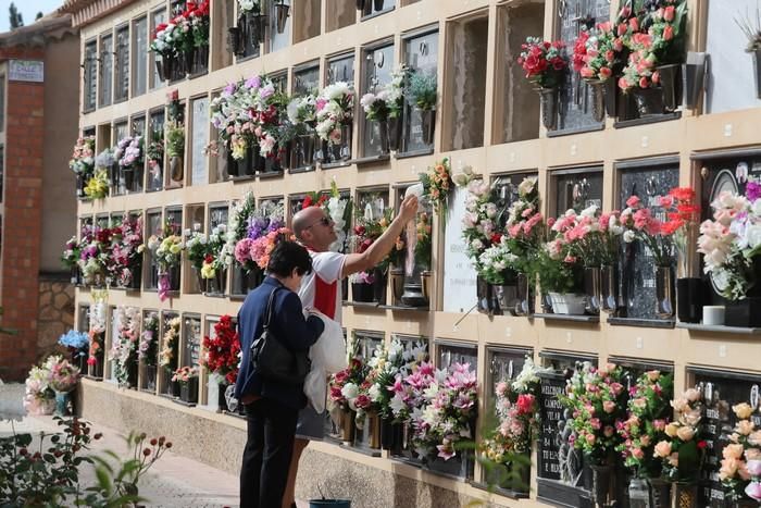 Día de Todos los Santos en el cementerio de Lorca