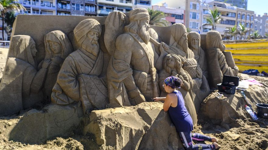 The Las Canteras Sand Nativity Scene gets older