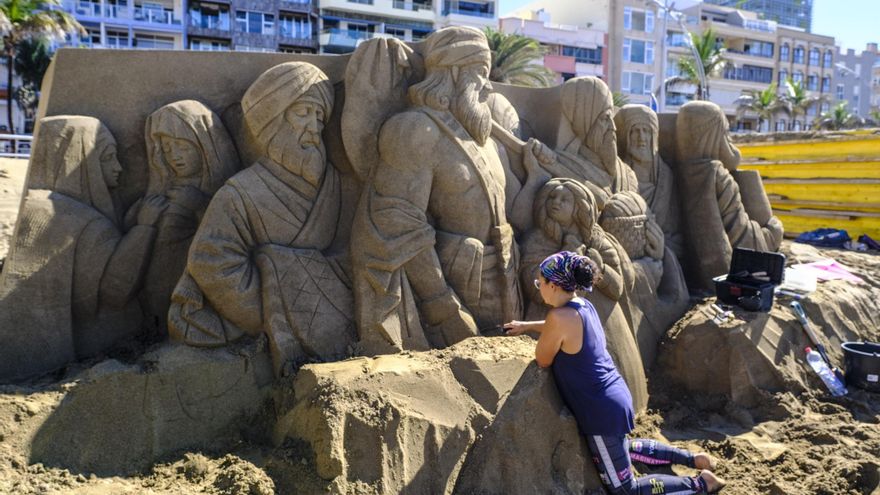 El Belén de Arena de Las Canteras se hace mayor