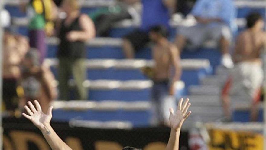 Carlos Bueno, tras marcar el gol de Peñarol en el derbi. / pablo la rosa
