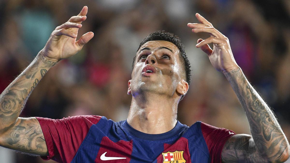 João Cancelo, durante su primera etapa en el Barça.