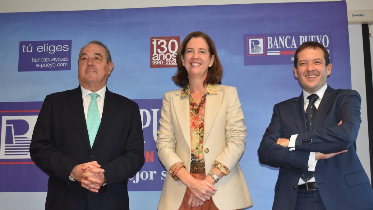 Celebración de una rueda de prensa en las instalaciones de Banca Pueyo.