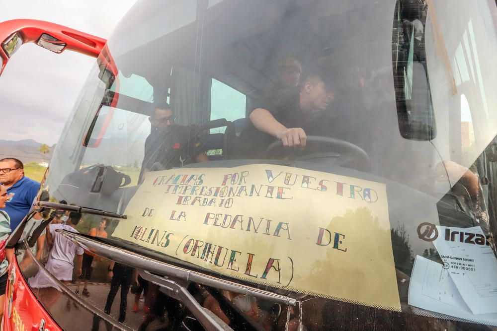 Orihuela despide a la UME entre vítores y aplausos