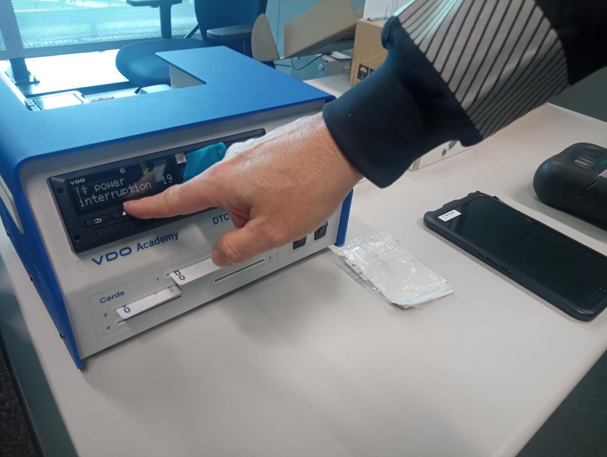 Uno de los tacógrafos analizados por Mossos