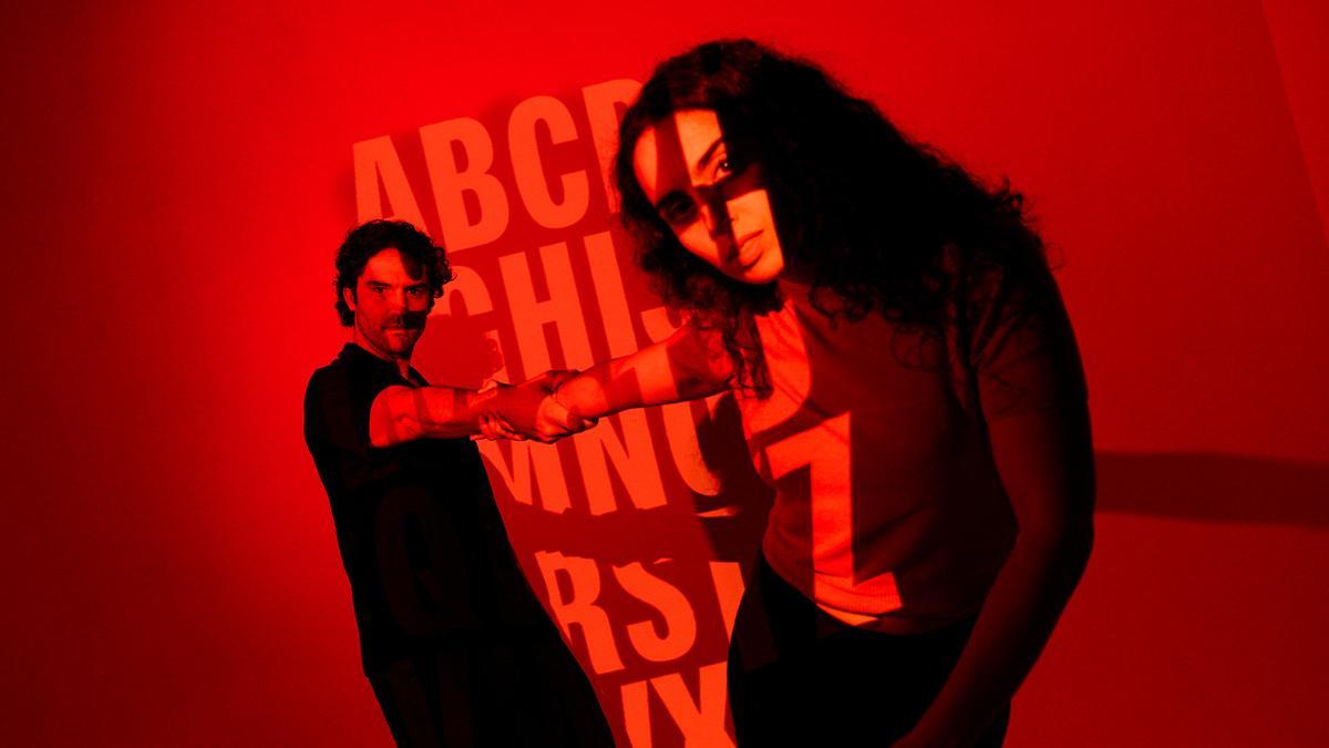 L'obra "ABECEDARI" de la companyia La Moukhles&Sentís arribarà a Temporada Alta.