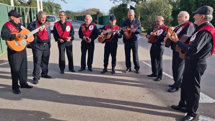 La Rondalla de Benifaió ameniza la Navidad en la cárcel de Picassent