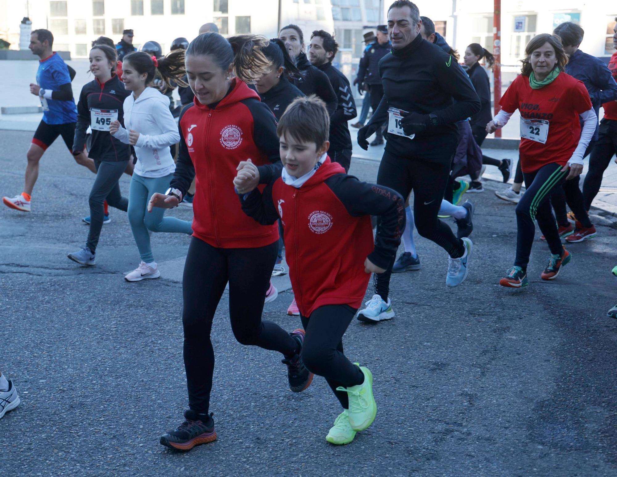 Pisadas de altura en Vigo: cientos de corredores suben O Castro