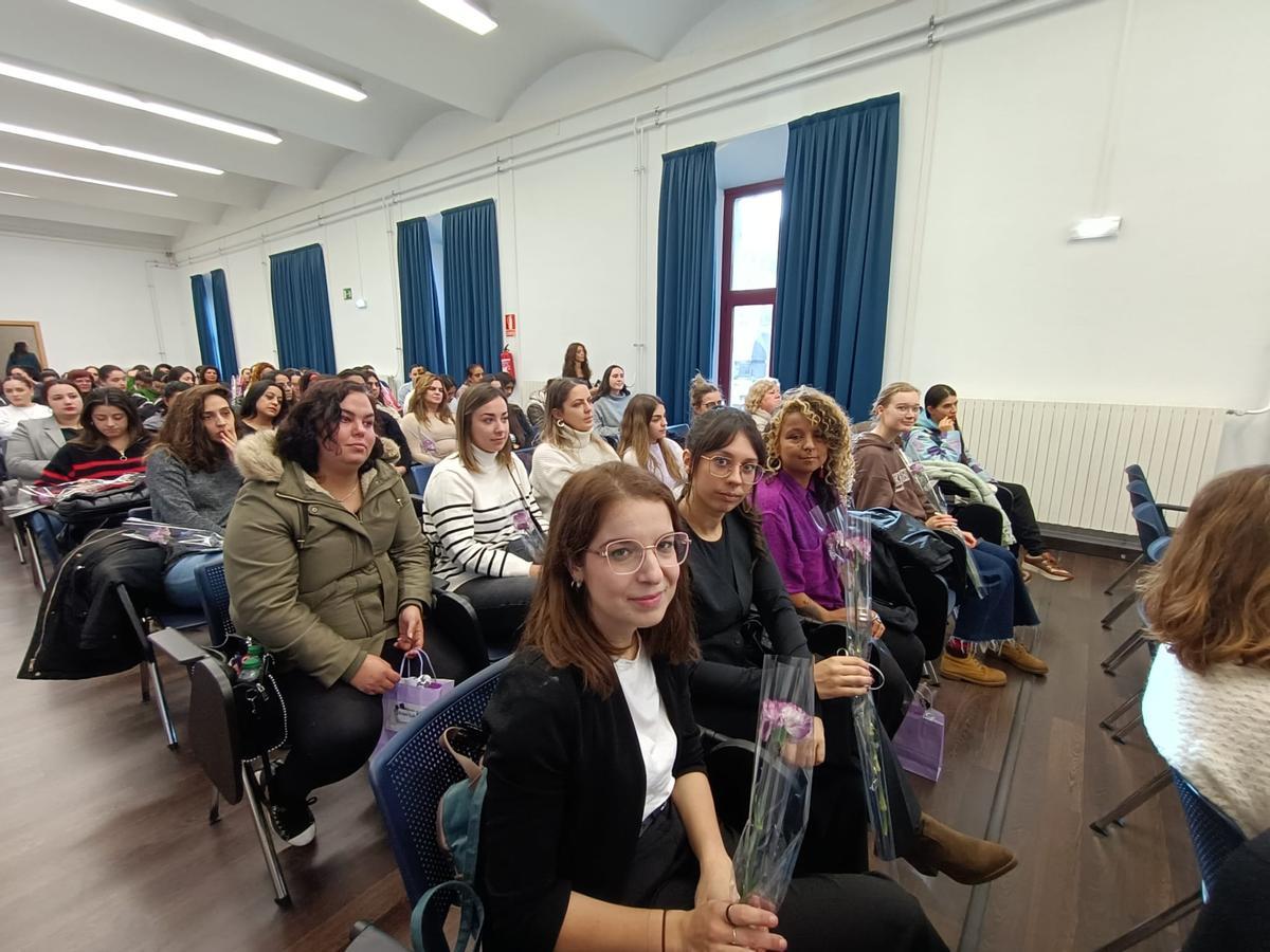 Las Jornadas de Mujeres Gitanas de Asturias "Romí Calí", en imágenes