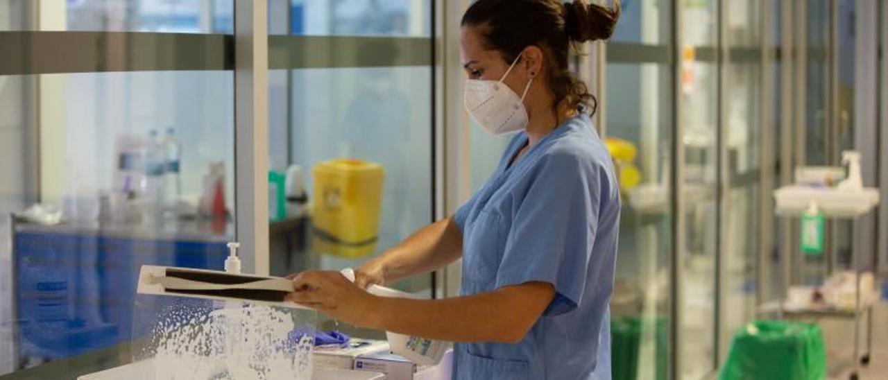 Imagen de archivo de la UCI covid del Hospital Can Misses. | VICENT MARÍ