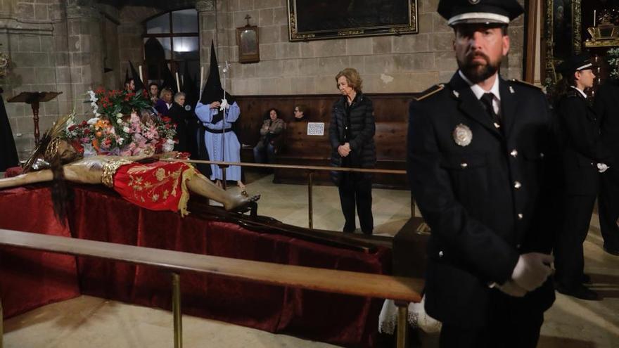 Jueves Santo en Palma: La Reina Sofía espera en la Sang la salida del Crist