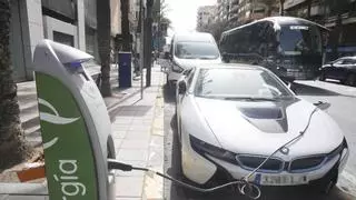 El encarecimiento de los combustibles por la guerra de Irán dispara un 60 % la compra de coches ecológicos en Alicante