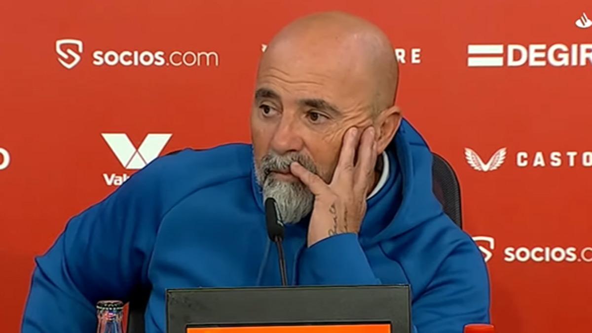 Sampaoli: "Es una vergüenza que se haya continuado el partido"