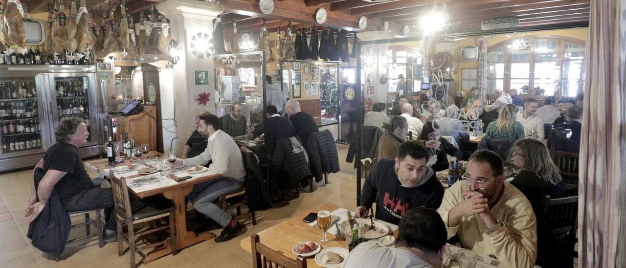 Los restaurantes están teniendo problemas para completar sus plantillas.