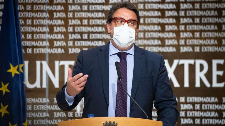 El consejero de Sanidad de Extremadura, José María Vergeles, en rueda de prensa.