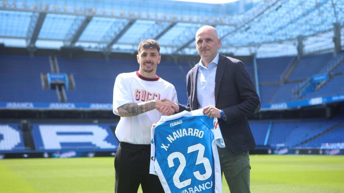 Ximo Navarro renueva con el Deportivo hasta 2026