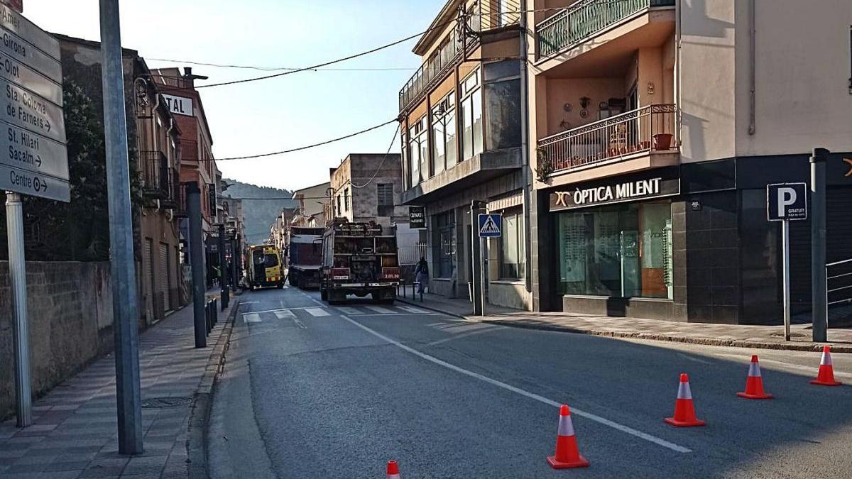 El carrrer Indústria d&#039;Anglès tallat durant les tasques per l&#039;atropellament de dijous.