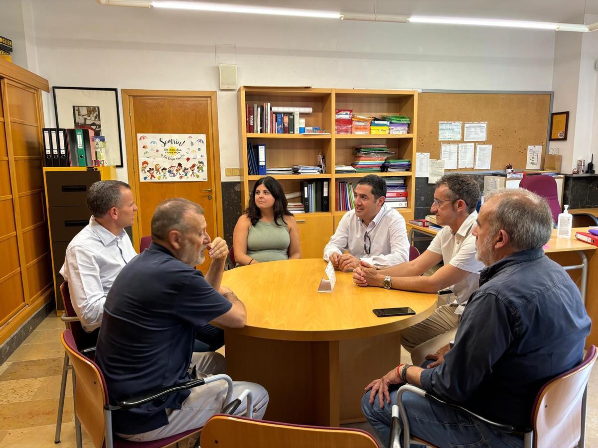 El PSOE se ha reunido también en el colegio El Romeral