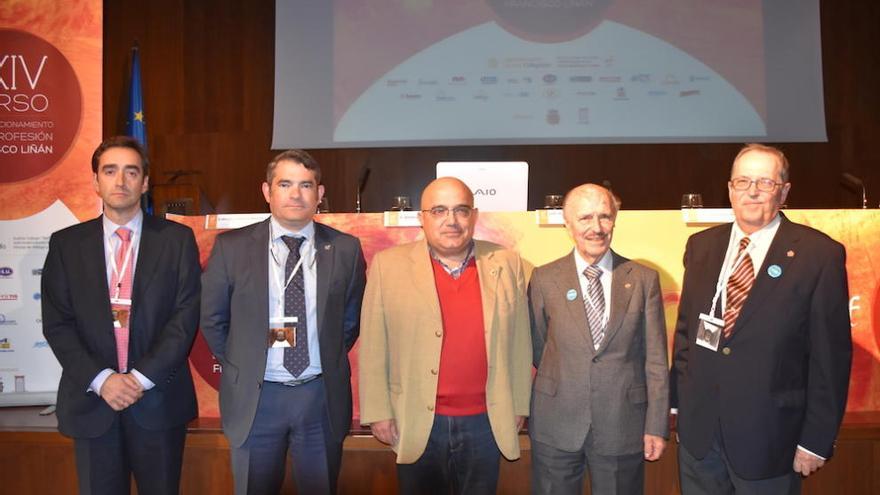 Foto de familia de algunos de los participantes en el curso.