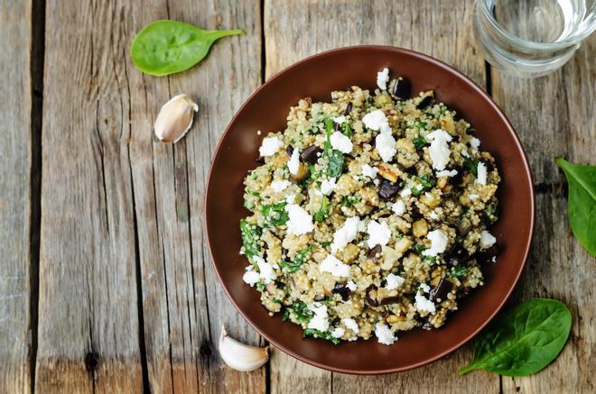 Ensalada mediterránea con quinoa