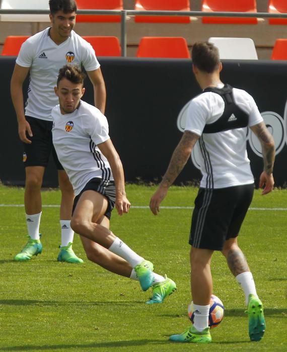 Rondos en el entrenamiento del Valencia CF