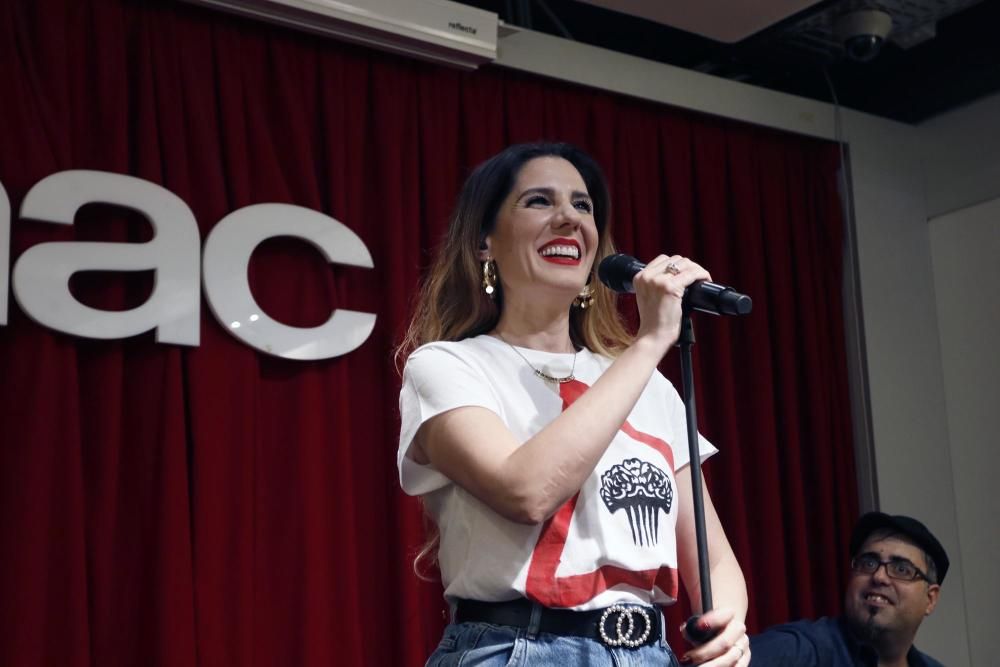 Diana Navarro presenta 'Inesperado', su nuevo disco en la Fnac