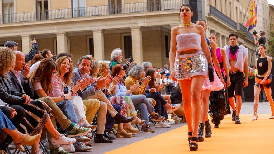 La Aragón Fashion Week deslumbra en la plaza del Pilar con su estilo &#039;street&#039;