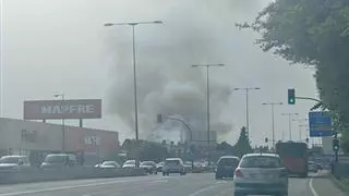 Incendio en un campo de trigo próximo a la Venta del Olivar en Zaragoza