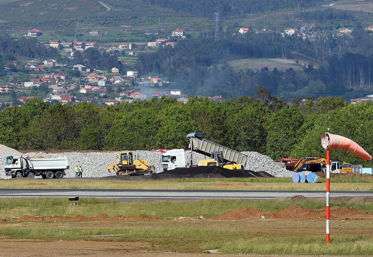 Comienzan las obras en la pista del aeropuerto de Vigo Comienzan las obras en la pista del aeropuerto de Vigo