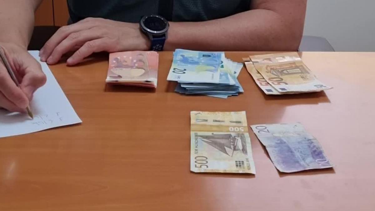 Imagen del dinero incautado durante la detención de la sospechosa.