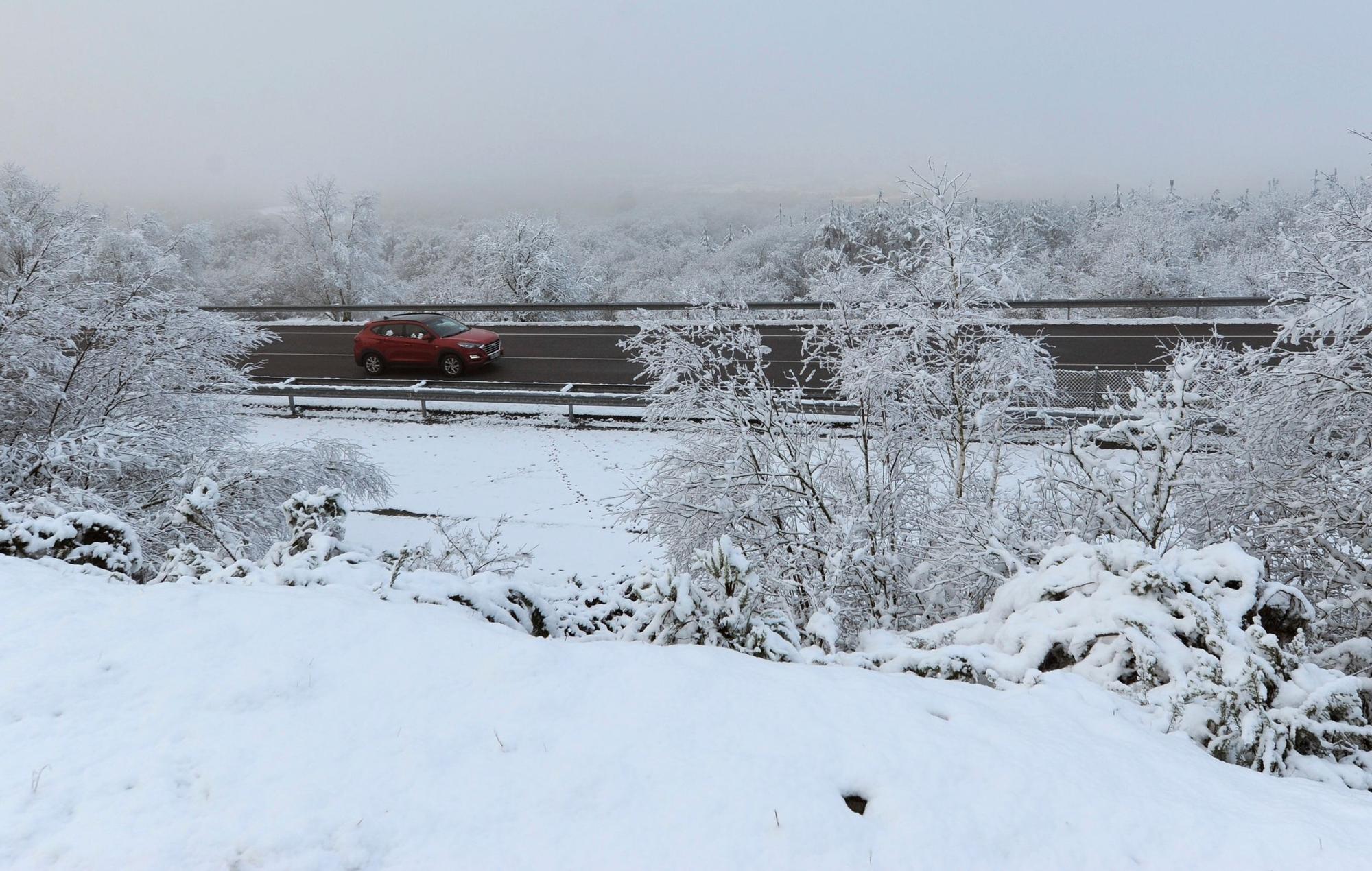 La nieve cubre el fin de semana en Galicia