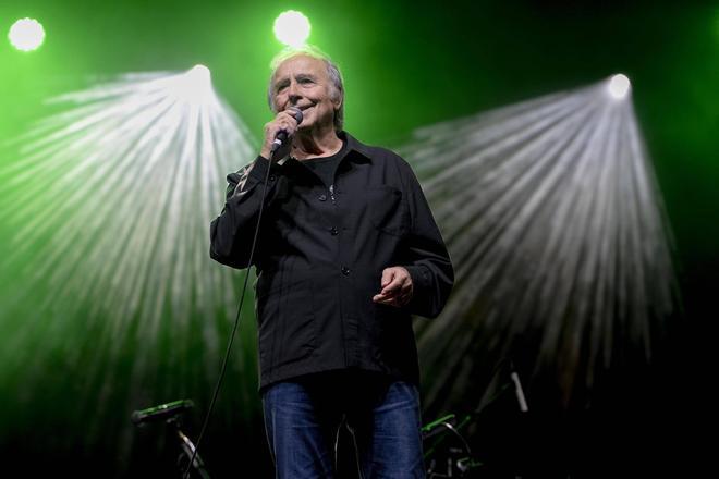 Serrat homenajea a Tete Montoliu en el Park Güell durante el tributo del Festival de Jazz a dos leyendas del género