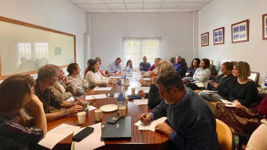 Un momento de la reunión de la Mesa de Diálogo por el Agua en la Cooperativa de Sant Antoni. | APA