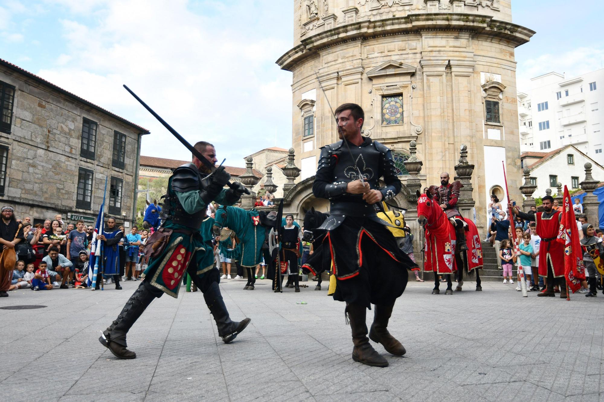 Cortesanos, bufones, damas y caballeros celebran el retorno de su señor: la Feira Franca anima Pontevedra