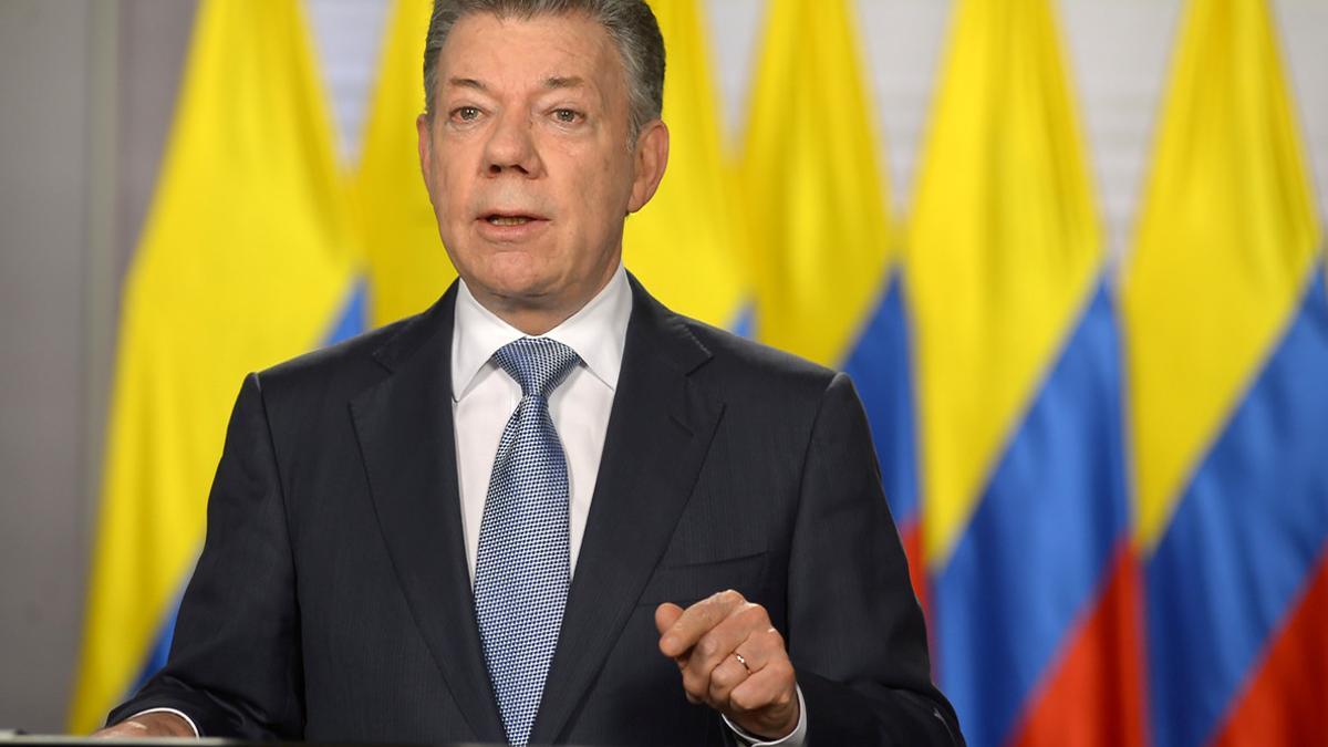 Colombia's President Juan Manuel Santos gives a speech to the nation in Bogota