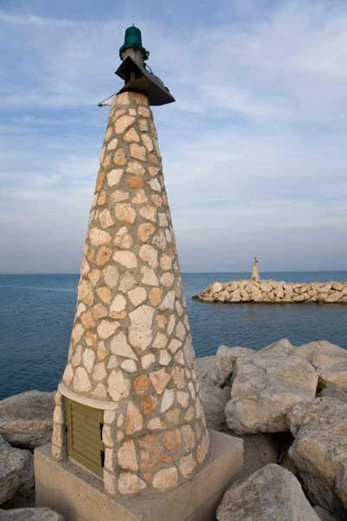 Puerto de Lárnaca al atardecer.