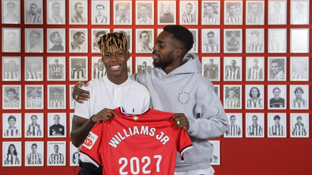 Nico e Iñaki Williams en el acto de renovación del extremo