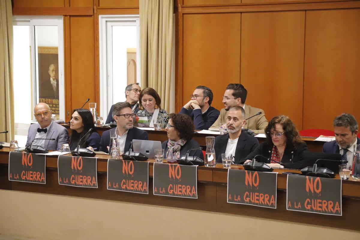 A.J.González Córdoba Pleno Ayuntamiento Grupo socialista no a la guerra de Irán