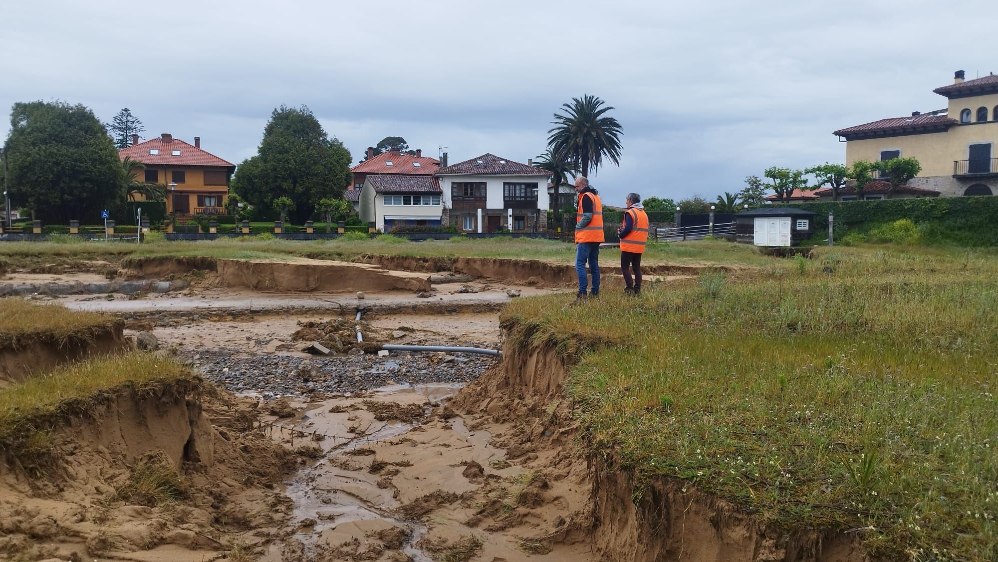 EN IMÁGENES: Caos en Colunga por inundaciones y preocupación por el estado de los ríos en el oriente asturiano