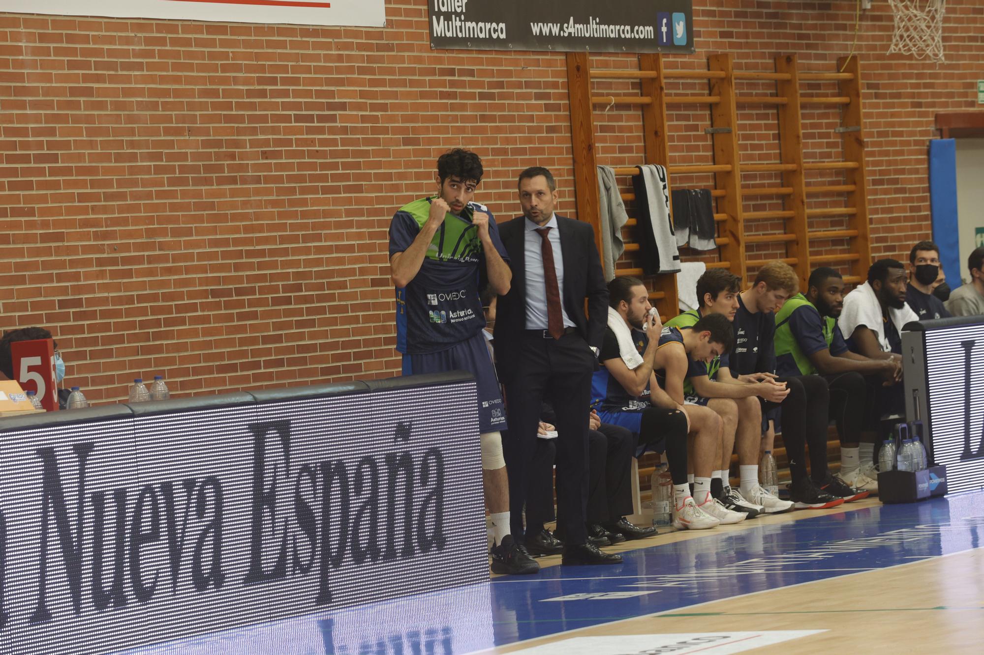 En imágenes: así fue el partido entre el Oviedo Baloncesto y el Estudiantes