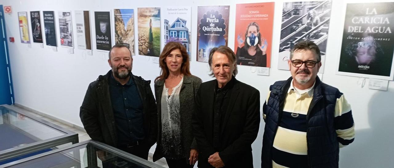 Víctor Frías, Irene Abecia, Antonio Montoro y Cristóbal Romero, en la exposición del Colectivo Malagueño de Escritores.