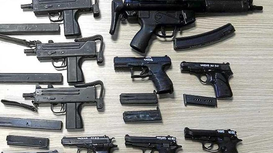 Armas intervenidas a la banda internacional de narcos.
