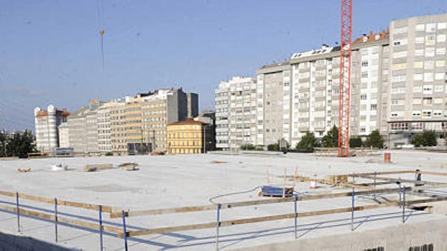Obras de construcción del aparcamiento de Os Mariñeiros.