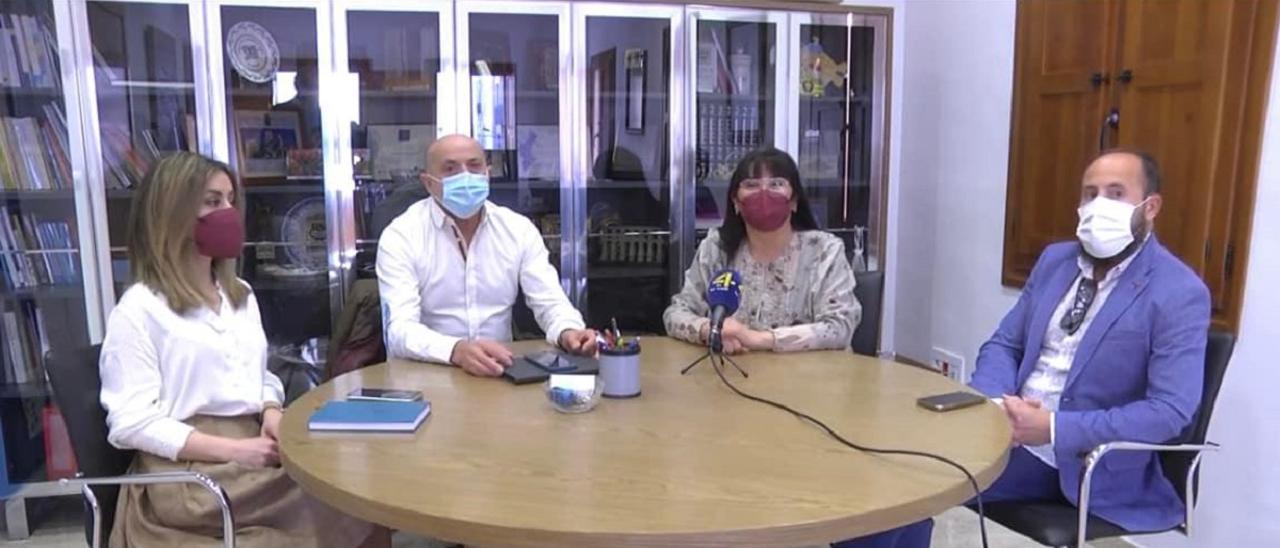 Rueda de prensa en la que el Ayuntamiento de la Vilavella anunció la celebración del 'Mig Any Fester'.