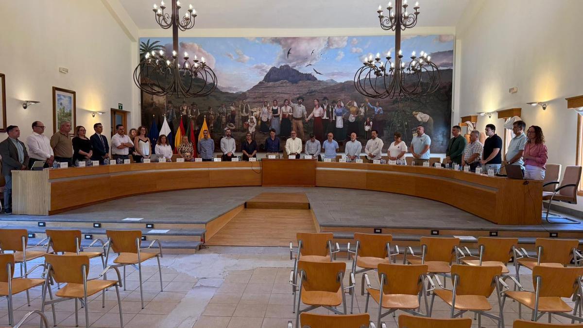 El pleno comenzó con un mensaje del alcalde Francisco García de solidaridad con el pueblo venezolano por los recientes terremotos.
