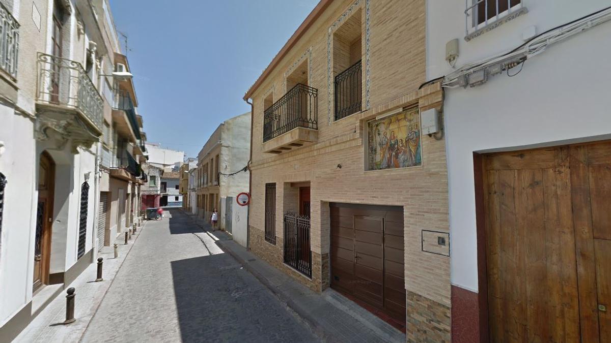 Vivienda de la calle Santa Anna que tiene el retablo más antiguo.